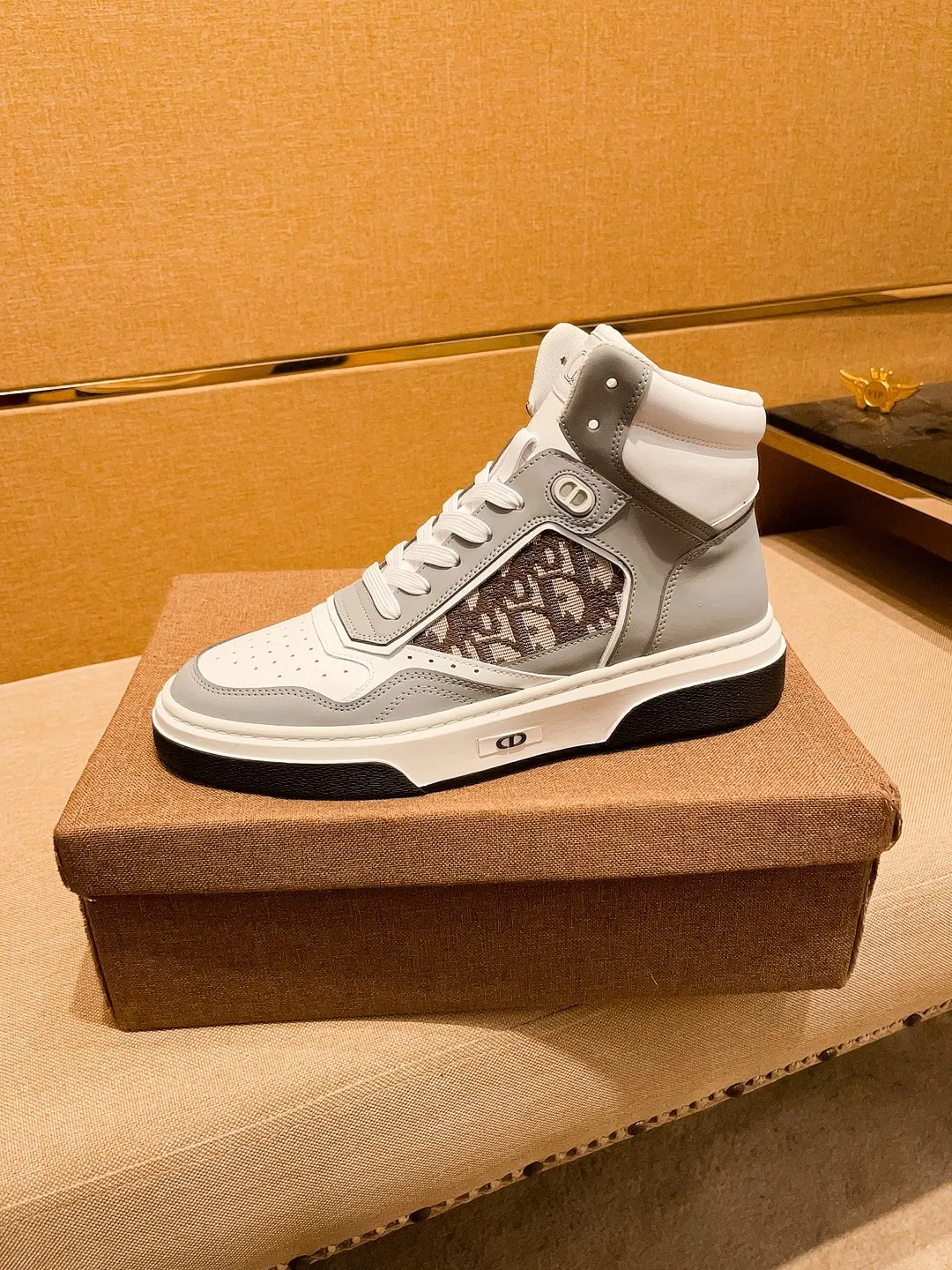 Men's shoes💰 480💰[Dior]🔥 High-end men's shoes brand official website 1:1 latest masterpiece: the upper is made of Italian imported first-layer cowhide with a comfortable and breathable lining➕original non-slip and wear-resistant outsole🔥, making walking more convenient and comfortable! An exclusive new model, a stunning work, a beautiful 1:1 replica [color] compared to the official quality! Create a fashionable personality to set off your uniqueness! A must-have for trendy men! Classic 🔥Size: 38-44 Color: 🔥 3⃣️colors available🔥.